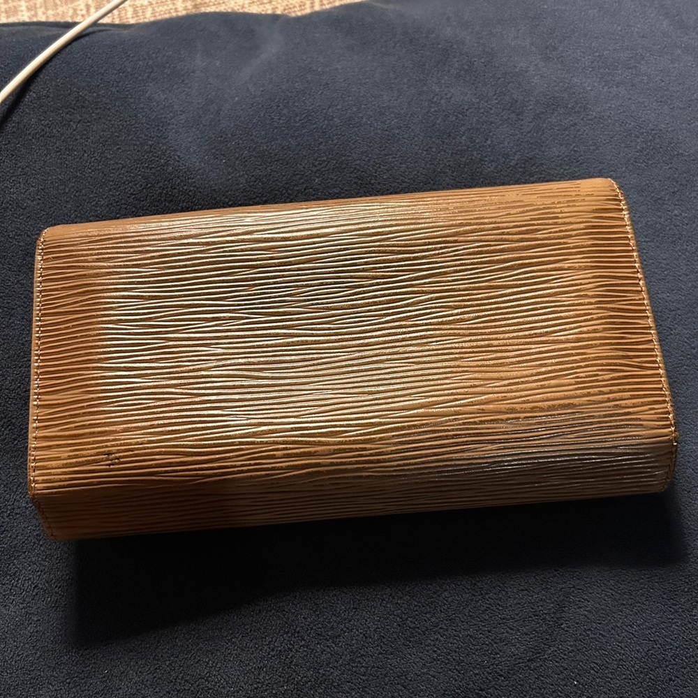 162. Louis Vuitton tan Epi trifold wallet (project) - Picture 3 of 16